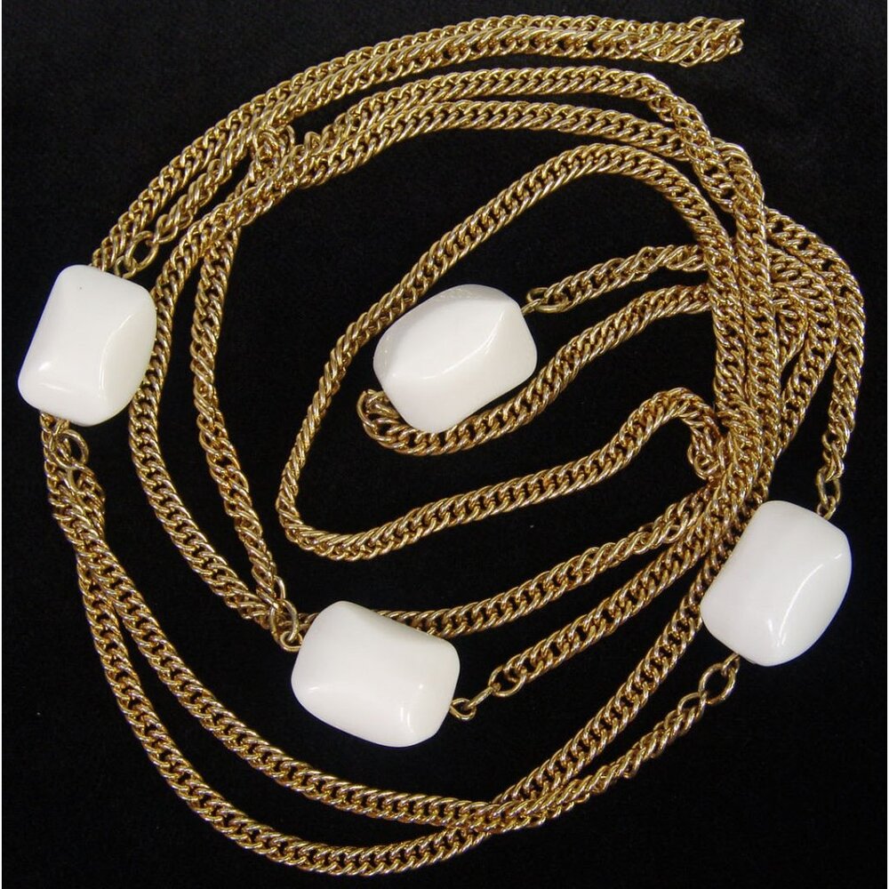 VTG 1960s XL 60" White Lucite Chunky Beads Necklace Sautoir Monet-Style Endless